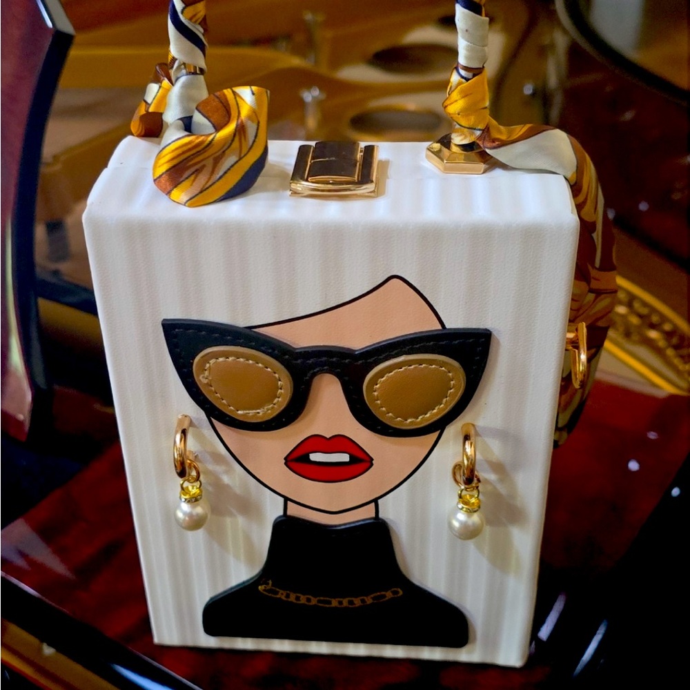 Chic White Box Purse with Fashionable Face Design